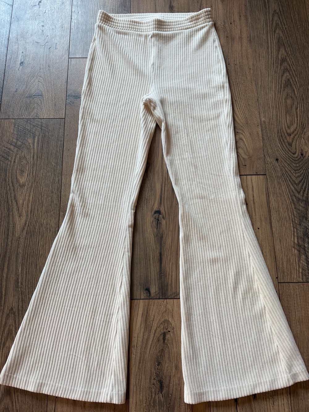 Aerie Groove-On Rib Velour High Rise Flare Pants in Cream / Oat — Size Medium